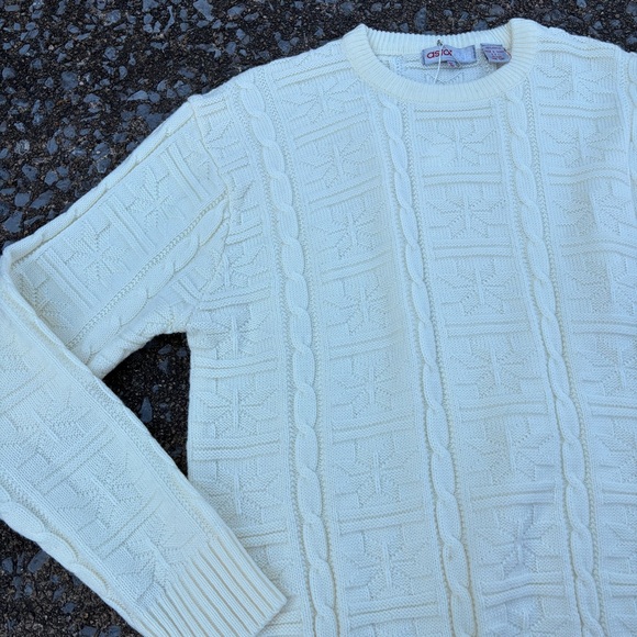 1980s Astorone Buttercream Classic Cable Knit Crewneck Sweater with Star Pattern - Picture 2 of 5